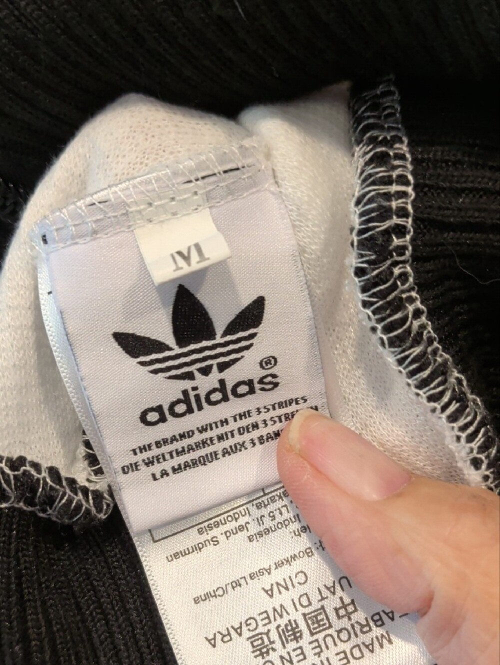 BNWOT Adidas White and Black Cropped Bomber Zip Top - Picture 5 of 6